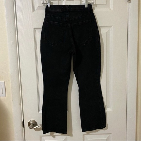 Abercrombie & Fitch Curve Love Kick Flare Ultra
High Rise Jean in Black - Picture 3 of 9